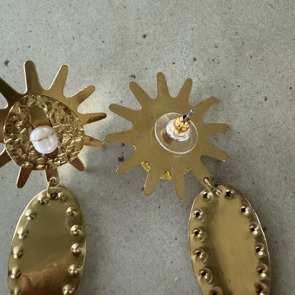 Fun And Statement Drop Earrings. - image 2